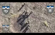 Granat zrzucony z drona na grupę rosyjskich żołnierzy.