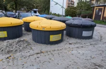 Takich pojemników na śmieci w Krakowie jeszcze nie było. Są częściowo pod ziemią
