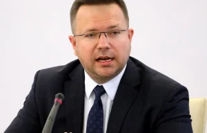 Członek RPP o standardach pracy: "Moja karta wejściowa działa tylko na korytarz"