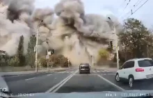 Moment uderzenia dwóch pocisków na ulicach Dniepru