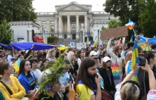 Protest przed ambasadą Rosji w Warszawie. "Putin won! Terrorysta"