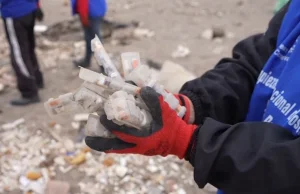 Zaskakujące. Tysiące niemieckich szczepionek na plaży