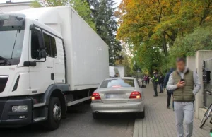 Filmowcy na drodze przed żłobkiem. Wściekli rodzice wezwali Straż Miejską