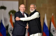 Import rosyjskiej ropy do Indii wzrósł pięciokrotnie. Tak "karmią" Putina