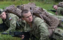 rosyjscy żołnierze zabili dowódcę, poddali się i oddali broń Ukraińcom