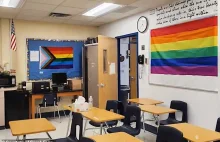 Nauczycielka matematyki zmuszona do usunięcia flagi progress lgbt z klasy