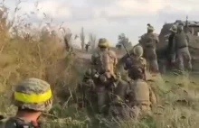 Obwód chersoński: rosyjski żołnierz poddaje się