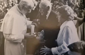 Papież podszedł do ludzi z córką na wózku "Nazywam się Maczek, generał Maczek"
