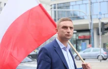 Bąkiewicz chce 500 tys. zł odszkodowania od Trzaskowskiego