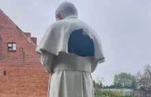 20-latek uszkodził figurę Jana Pawła II. Grozi mu 5 lat więzienia