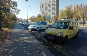 Poznań. Z ulicy Murawa odholowano kilkanaście aut. Zostawiono tylko wraki...