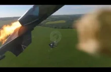 Rosyjski pilot katapultuje się ze Su-25 po trafieniu