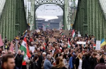 Węgrzy wychodzą na ulice przeciw populistycznym rządom Orbana