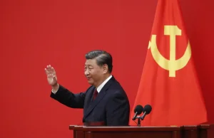 Xi Jinping zerwał z tradycją. Pozostał na stanowisku sekretarza...