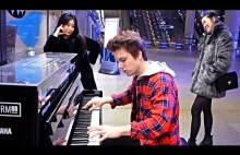 Ziomek wie jak grać na fortepianie (być może i tym wyrwać laski)