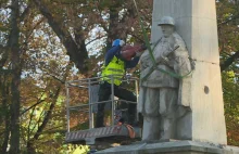 Głubczyce, Byczyna, Bobolice, Staszów. Runęły pomniki ku chwale Armii Czerwonej.