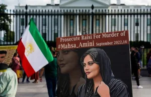 Iran umieszcza rodzinę Mahsy Amini w areszcie domowym