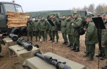 Szkolenie białoruskich oficerów. Pokazano im broń zdobytą na Ukrainie