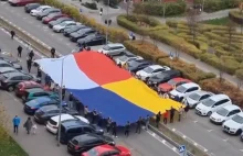 Kijów: Połączone barwy Polski i Ukrainy na ulicach miasta.