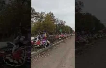 Ługańsk. Rosjanie zamiast na cmentarzu chowają żołnierzy na miejskim trawniku.