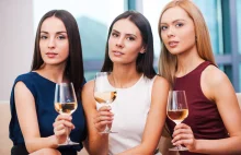 TVN24 w 2016: Kobiety piją coraz więcej. Doganiają mężczyzn