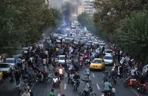 Iran: kara śmierci dla 15 000 protestujących.