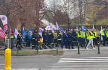 Pod KPRM protest służb mundurowych