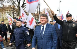 Wiceminister mówi o negocjacjach, policyjni związkowcy o zaostrzeniu protestu