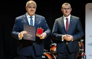 Jacek Sasin odznaczony medalem za zasługi dla Poczty Polskiej xD