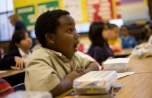 Stan Kalifornia naucza jak marginalizować "białość" w edukacji