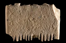 Na grzebieniu rozszyfrowano najstarsze zdanie zapisane wczesnym alfabetem.
