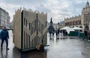 Na Rynku w Krakowie postawiono prototyp nowego stoiska dla kwiaciarek