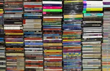 Płyty CD i nostalgiczna podróż do czasów discmanów. Spotify nie ma do nich...