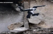 Wojna w Ukrainie. Dzieła Banksy'ego na zniszczonych budynkach w Borodziance