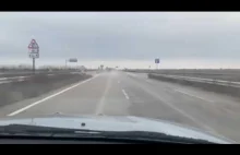 Wideo z drogi między Nikołajewem a Chersoniem.