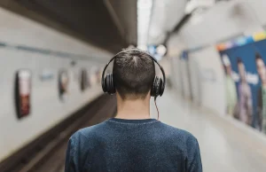 Miliard młodych ludzi naraża się na utratę słuchu.