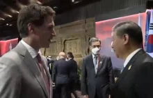 Xi stawia do pionu Trudea
