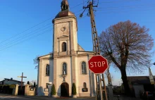 "Pilnujcie żon, Wiesław wraca do gry". Gdy biskup przeniósł księdza, ostrzegli