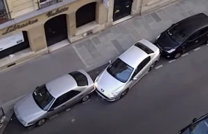 Francuskie parkowanie. Tam zderzaki są od zderzania.