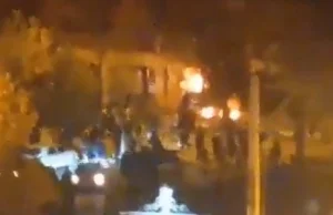 Protestujący w Iranie podpalili dom Chomeiniego. "Ten rok będzie rokiem krwi"