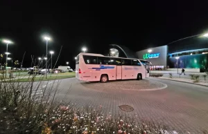 Kierowca zaparkował autobus na rondzie w Tychach. Nie chciał mandatu
