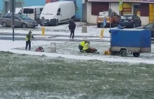 Warszawa: Absurd na Ursynowie. Pracownicy wysłani do koszenia śniegu