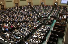 Bezkarność plus. Sejm przyjął regułę wydatkową. Miliardy złotych poza budżetem