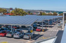 Francja zmienia prawo. Panele słoneczne na parkingach będą obowiązkowe