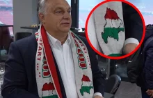Viktor Orban i szalik z konturem Wielkich Węgier. Piesek Putina brzydko się bawi