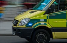 Wielka Brytania: Pacjent spowodował wypadek karetki. Próbował odciąć...