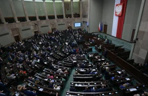 Wyraźna przewaga PiS, PSL pod progiem. Jest nowy sondaż