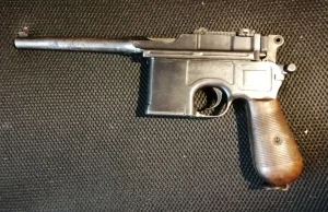 Pistolet Mauser C96. Komisarz za milion dolarów