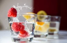 Naukowcy o potrzebie picia 8 szklanek wody dziennie: To mit