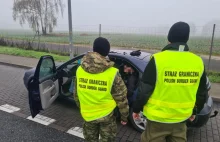 Straż Graniczna zatrzymała wóz z imigrantami na A2, pomagał im obywatel Ukrainy.